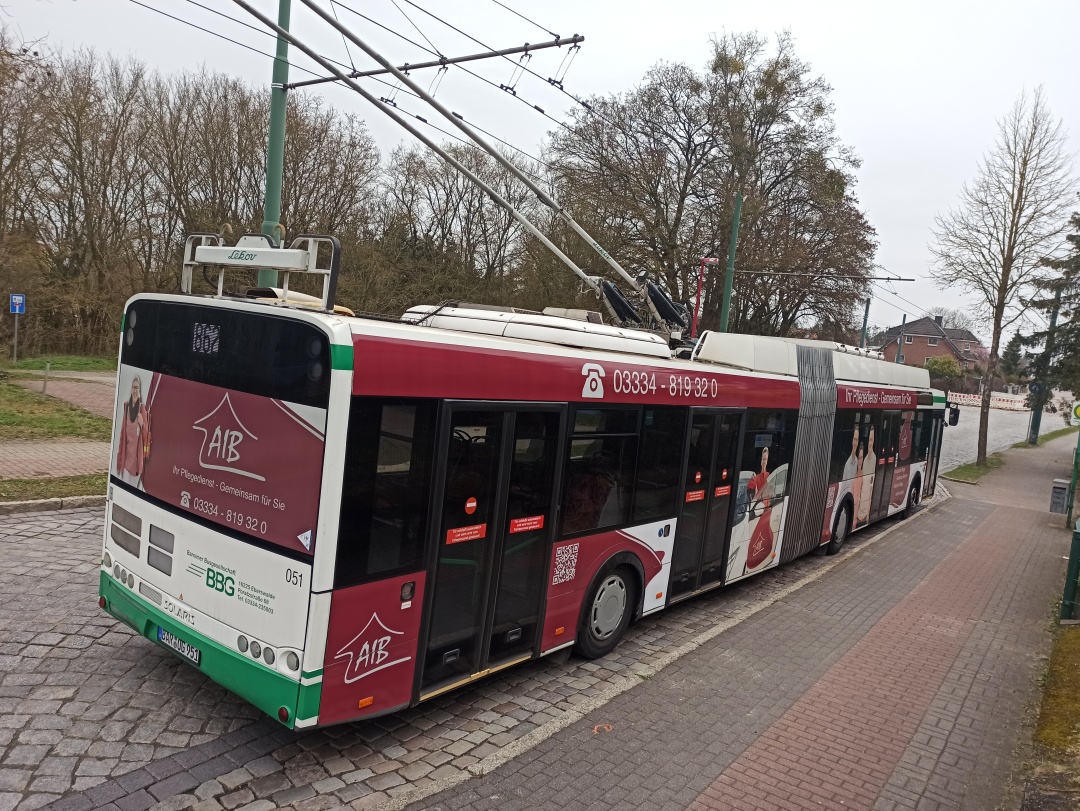 Gelenkobus Nr. 051 vom polnischen Typ Solaris Trollino 18 AC